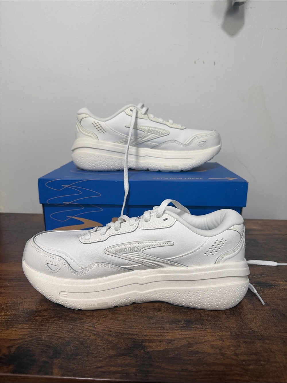 Brooks Ghost Max 2 White Running Shoes Women’s [7.5] New in Box